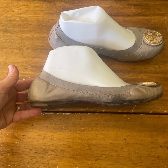 Tory Burch Caroline Gray Leather Ballet Flats Elastic Ankle Shoes Size 8.5 - Picture 7 of 11